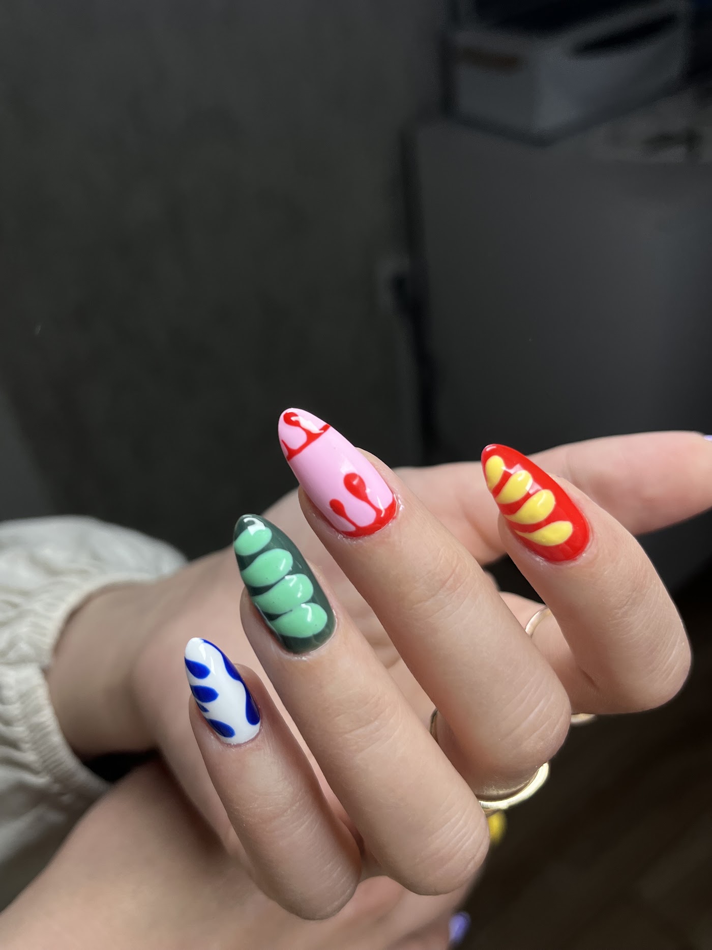 Renkli el yapımı nail art tasarımı