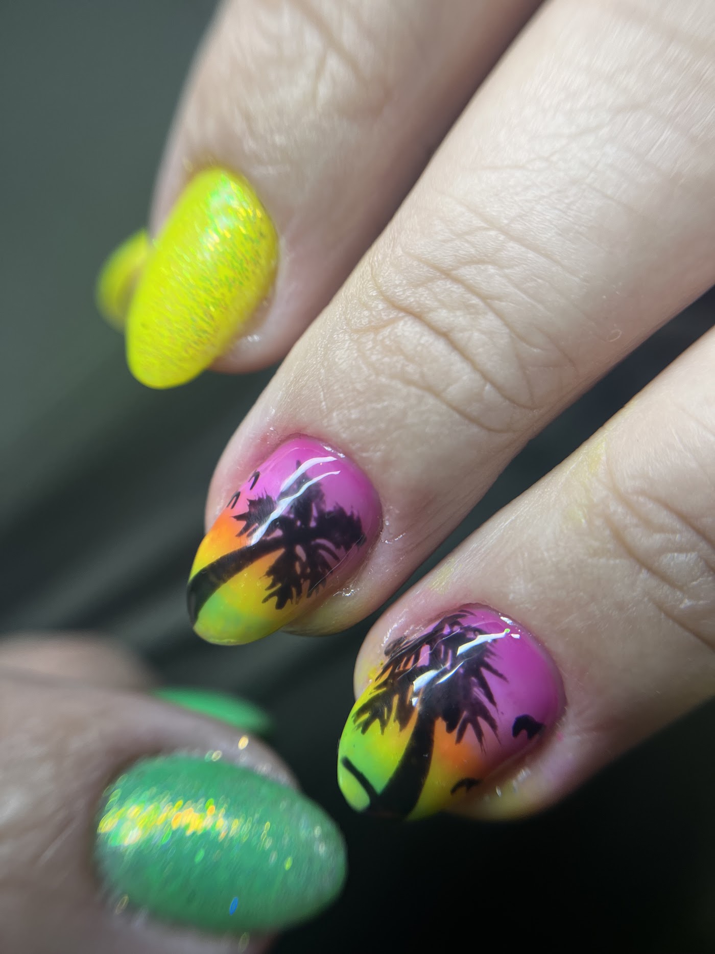 Neon tropikal desenli nail art